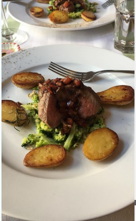 Filet mit Bratkartoffeln und Broccoli